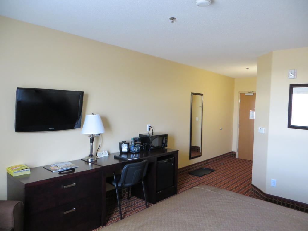 Poplar Tree Inn Stoughton Zimmer foto