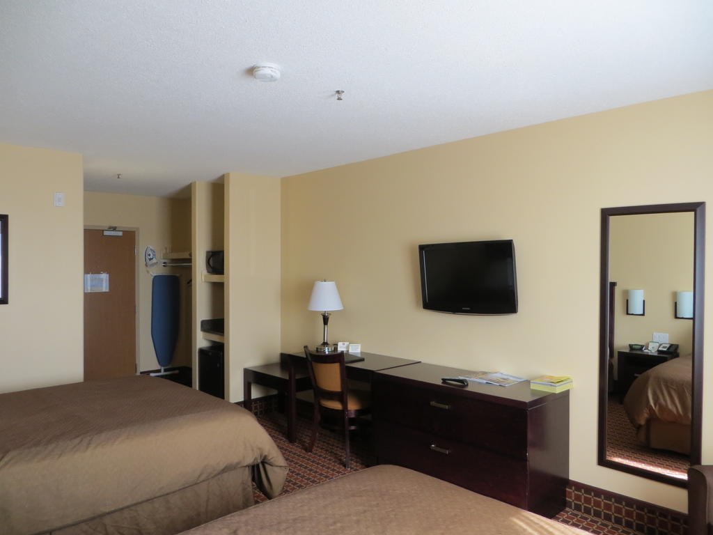 Poplar Tree Inn Stoughton Zimmer foto
