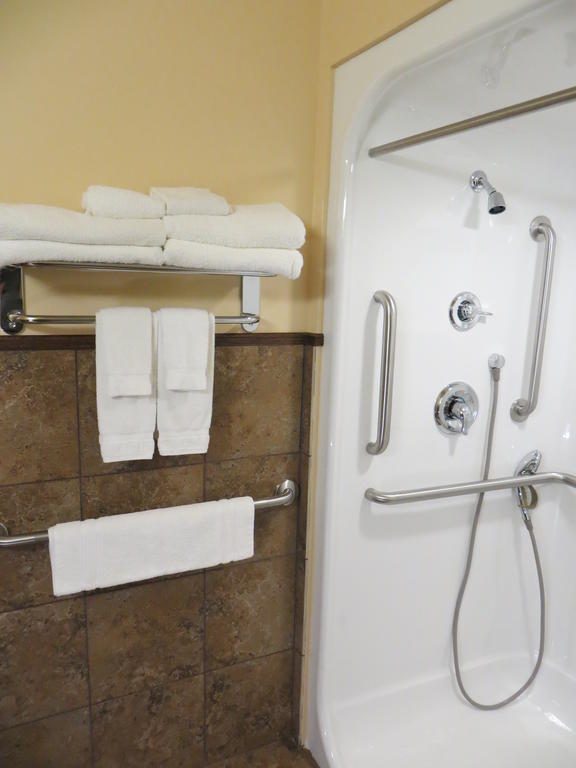 Poplar Tree Inn Stoughton Zimmer foto