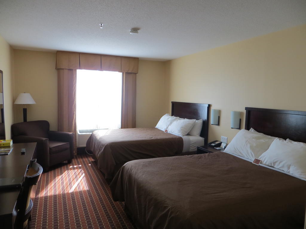 Poplar Tree Inn Stoughton Zimmer foto