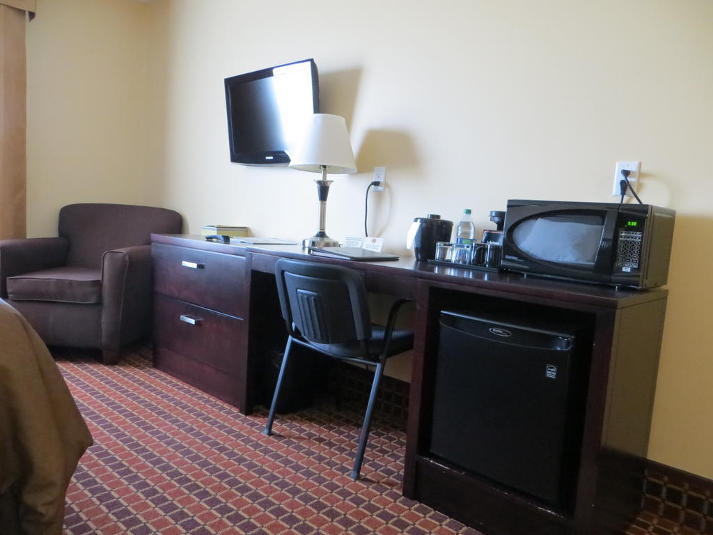 Poplar Tree Inn Stoughton Zimmer foto