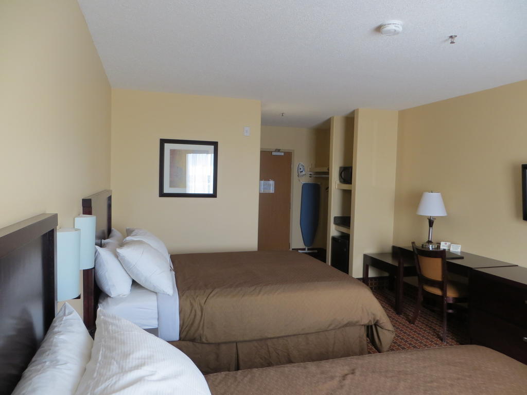 Poplar Tree Inn Stoughton Zimmer foto